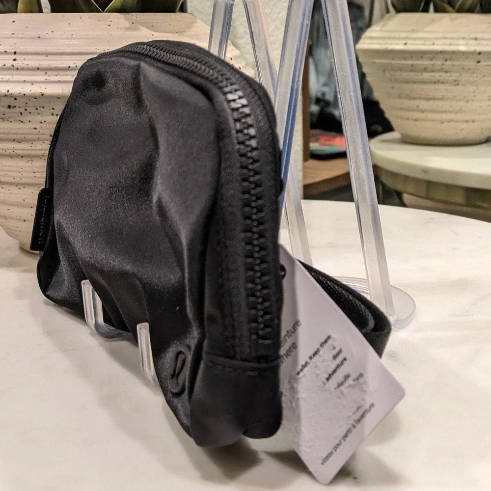 Lululemon Everywhere Belt Bag Black 1L Water Repellent Fanny Pack